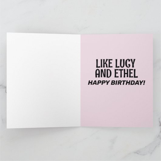 BIRTHDAY BESTEDEN ALS LUCY EN ETHEL WENSKAART KAART (Binnen)