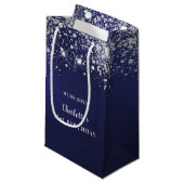 Birthday blauwe witte glitterstofmonogram klein cadeauzakje (Voorkant Gekanteld)
