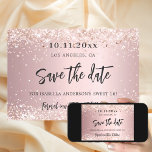 Birthday blush roze glitter party save the date<br><div class="desc">A Sparen de kaart van de Datum voor een zoete 16, 16e (of om het even welke leeftijd) verjaardagsfeestje. Een lichtroze metalen achtergrond met een gouden nevel van roos. Pas een datum en een naam/leeftijd aan en voeg deze toe. De tekst: Sparen de Datum wordt geschreven met een groot trendy...</div>