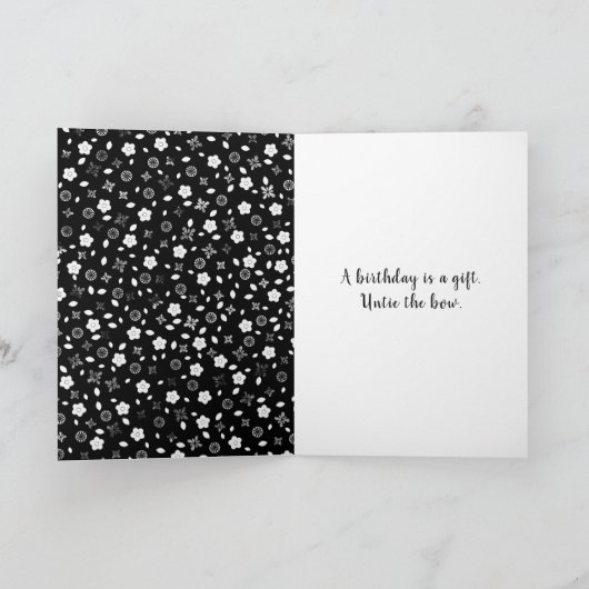 Birthday Bow on Floral Print Kaart (Binnen)