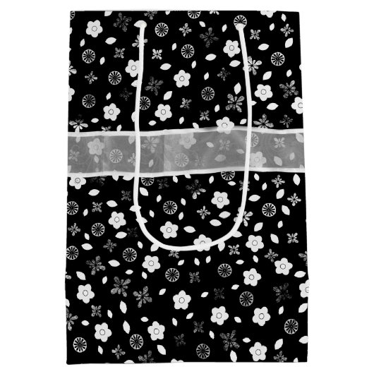 Birthday Bow on Floral Print Medium Cadeauzakje (Achterkant)