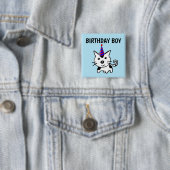 BIRTHDAY BOY CAT-BUTTONNEN VIERKANTE BUTTON 5,1 CM (In situ)