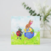 Birthday bunny and bug-uitnodiging kaart (Staand voorkant)
