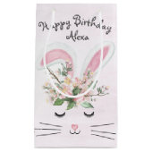 Birthday Bunny met bloemen op roze Klein Cadeauzakje (Voorkant)