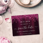 Birthday burgundy glitter druppelt op om de datum  aankondigingskaart<br><div class="desc">A Sparen de kaart van de Datum voor een 21e, (of om het even welke leeftijd) verjaardagspartij. Een metalen achtergrond met een diepe glansbodem, gedecoreerd met faux glitter-druppels, een druppelende verf. Pas een datum en een naam/leeftijd aan en voeg deze toe. De tekst: Sparen de Datum wordt geschreven met een...</div>