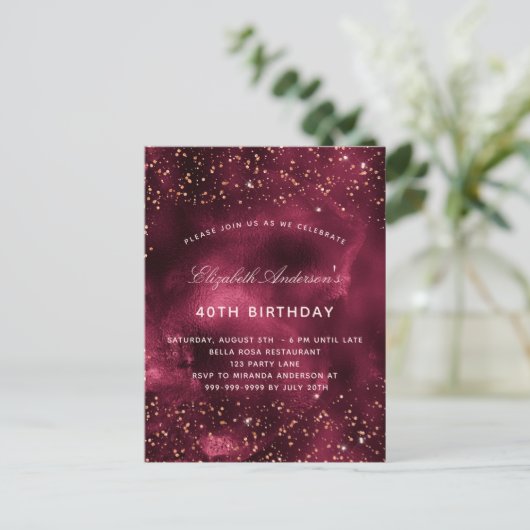 Birthday burgundy roos goudagar elegant uitnodiging briefkaart (Staand voorkant)