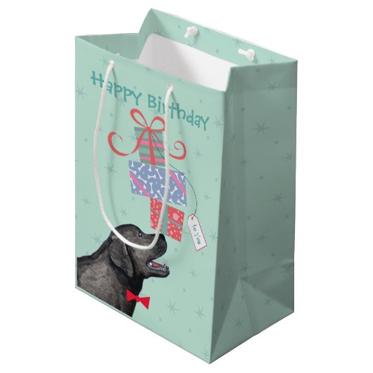 Birthday Cadeaus Black Lab Medium Cadeauzakje (Voorkant Gekanteld)