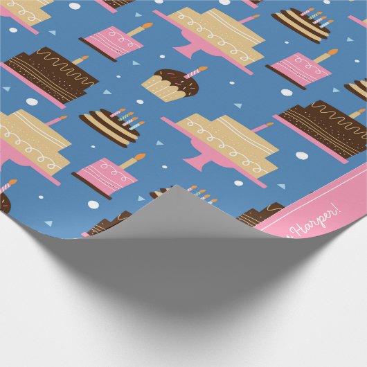 Birthday Cake Pattern Custom Name and Greeting Cadeaupapier (Hoek)