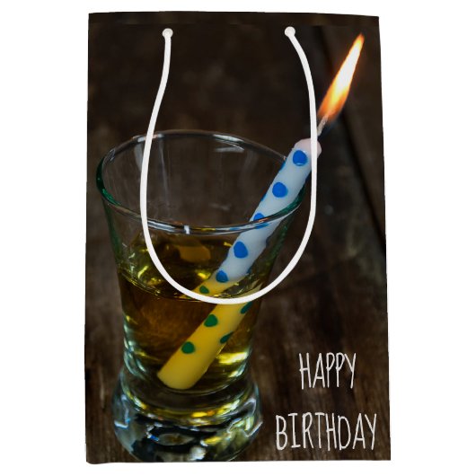 Birthday Candle in Whiskey Medium Cadeauzakje (Voorkant)