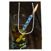 Birthday Candle in Whiskey Medium Cadeauzakje (Achterkant)