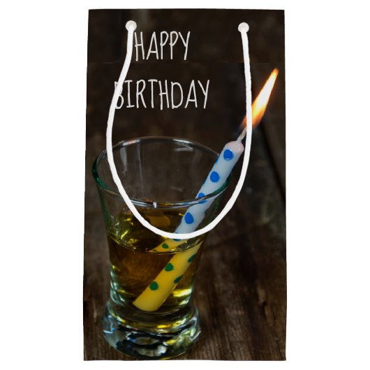 Birthday Candle in Whiskey Shot Glass Klein Cadeauzakje (Voorkant)