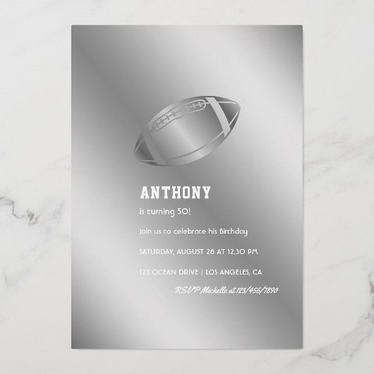 Birthday Chalkboard, Football van de marine en zil Folie Uitnodiging (Achterkant)