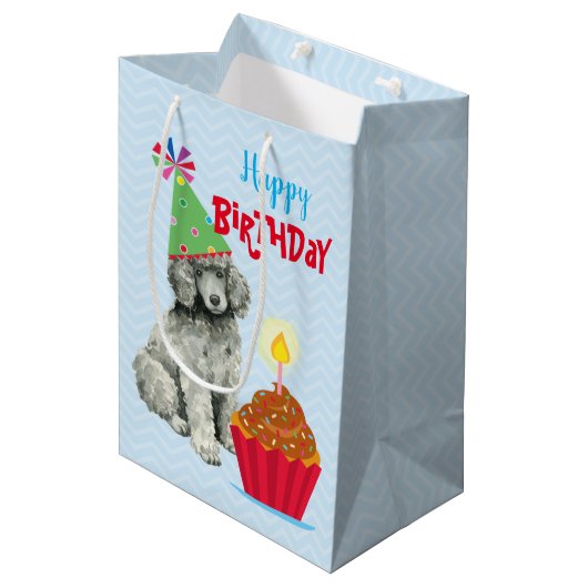Birthday Cupcake Poodle Medium Cadeauzakje (Voorkant Gekanteld)