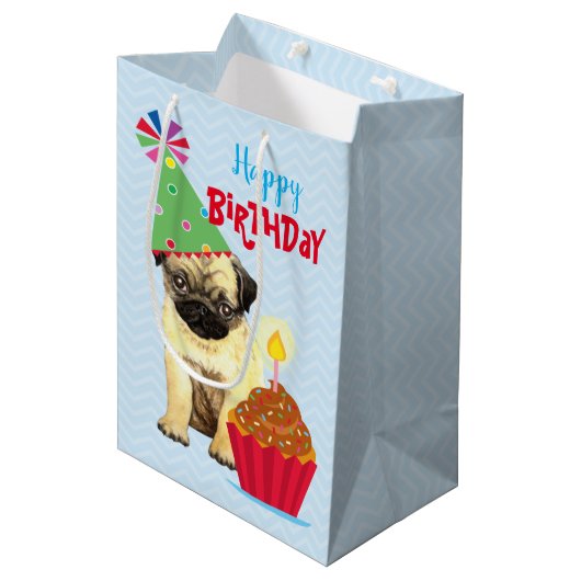 Birthday Cupcake Pug Medium Gift Bag Medium Cadeauzakje (Voorkant Gekanteld)