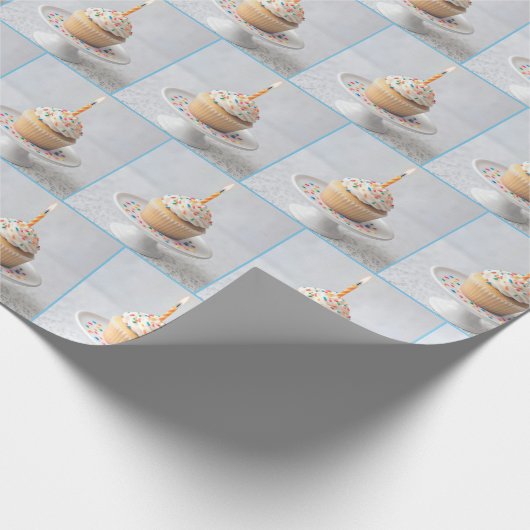 Birthday Cupcake with a Candle Cadeaupapier (Hoek)