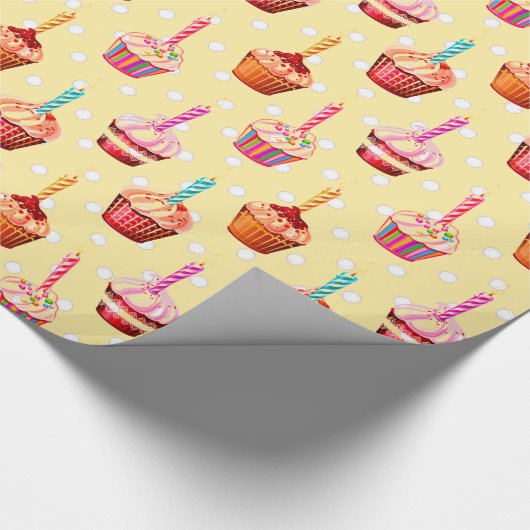 Birthday Cupcakes en Polka Dot Cadeaupapier (Hoek)
