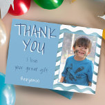 Birthday Dank je Kinder foto Waves Boys Bedankkaart<br><div class="desc">Verjaardag dank je kaart voor jongens met foto en tekst Ik hou van je grote cadeau. Een leuke verjaardag dank je kaart voor je vrienden en familie. Upload uw foto en personaliseer de kaart met jouw naam en tekst. De kaart heeft blauwe golven op een witte achtergrond. De achterkant is...</div>
