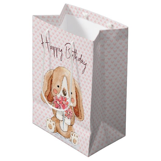 Birthday Dog met bloemen op roze harten Medium Cadeauzakje (Voorkant Gekanteld)
