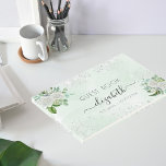 Birthday floral Silver glitter greenername Gastenboek<br><div class="desc">Een waterkleurige groene achtergrond met faux zilveren glitterstof, witte floralen en groen. De naam wordt geschreven met een elegant handgeschreven stijlmanuscript met letters. Voeg jouw tekst toe aan de wervelkolom. De naam wordt geschreven met een modern handgeschreven stijlmanuscript met swashes. Om de spoelbeurten te houden schrap slechts de steekproefnaam, verlaat...</div>