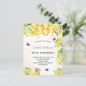 Birthday florals gele elegante zomeruitnodiging briefkaart (Staand voorkant)