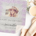 Birthday foto Silver paarse glitter monogram Sherpa Deken<br><div class="desc">Een cadeau voor een meisje en glamoureus 21ste (of elke leeftijd) verjaardag. Een faux zilvervormende achtergrond met paars faux glitter stof. Geef uw eigen foto van hoge kwaliteit van het verjaardagsmeisje een persoonlijk tintje en voeg deze toe. De tekst: De naam wordt in zwart geschreven met een modern handgeschreven stijlscript...</div>