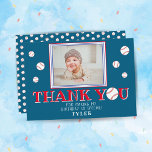 Birthday Foto van Cute Blue Baseball Sports Bedankkaart<br><div class="desc">Kute Blue Baseball Sports Birthday Foto Hartelijk dank voor kinderen. Bedankt voor kinderen - meisje of jongen, vooral voor de eerste en tweede verjaardag. Het ontwerp heeft kleine en grote honkballen. De achtergrond is blauw. Pas de kaart aan met uw foto en naam. Je kunt ook de boodschap van je...</div>