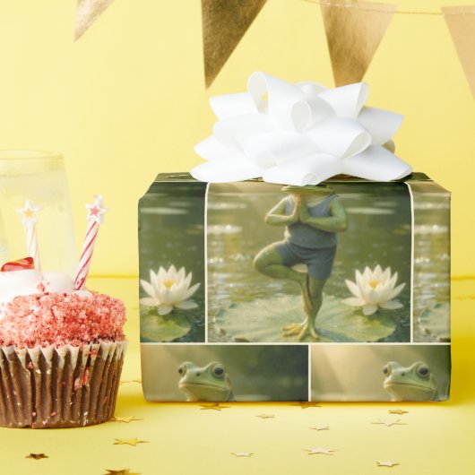 Birthday Frog In Yoga Pose Cadeaupapier (Verjaardagsfeest)