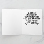 BIRTHDAY FUNNY JE ZIET UIT DE FIJNE MAGNIFYING GLA KAART (Binnen)