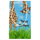 Birthday Giraffe met bril in gras Klein Cadeauzakje (Voorkant)