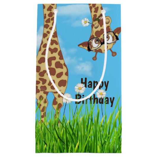 Birthday Giraffe met bril in gras Klein Cadeauzakje (Voorkant)