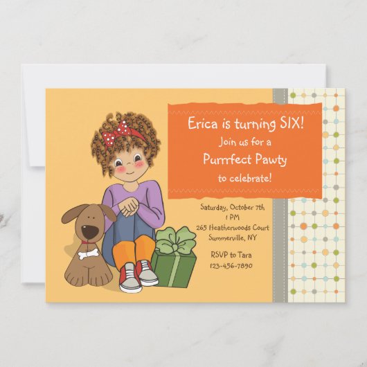 Birthday Girl met haar uitnodiging voor honden (Voorkant)