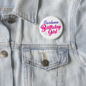 Birthday Girl Pink Text Graphic met NAME op WHITE Ronde Button 5,7 Cm (In situ)