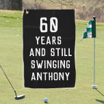 Birthday Golfer Funny 60th happy Dad Par Golfhanddoek<br><div class="desc">60 jaar en nog steeds zwevende,  grappige 60ste verjaardag citeert golfhanddoek. Perfect voor vader,  opa,  stiefvader. Golfer cadeauidee. U kunt het jaar en de naam personaliseren.</div>