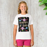 Birthday Greeting Candles T-shirt<br><div class="desc">Een gelukkig verjaardagsontwerp met veel verjaardagskaarsen. Dit ontwerp ziet er echt effectief uit op deze Girls T-Shirt</div>