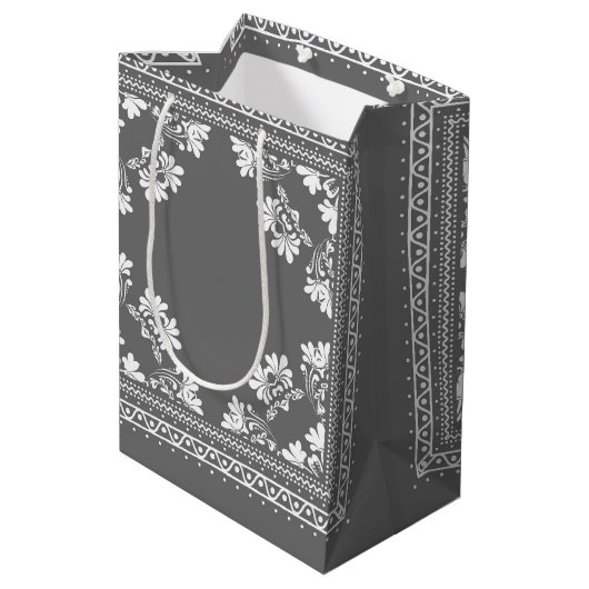 Birthday Grey and White Bandanna Medium Gift Bag Medium Cadeauzakje (Achterkant Gekanteld)