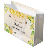 Birthday hommels honinggele bloemenmonogram groot cadeauzakje (Voorkant Gekanteld)