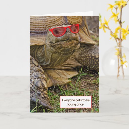 Birthday Humor tortoise in zonnebril Kaart (Gele Bloem)