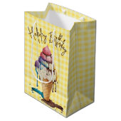 Birthday Ice Cream Cone on Gingham Medium Cadeauzakje (Voorkant Gekanteld)