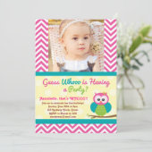 Birthday Invitation Bright Chevron Owl (foto) Kaart (Staand voorkant)