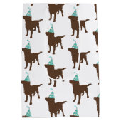 Birthday Labrador Chocolate Dog in Party Pet Medium Cadeauzakje (Achterkant)