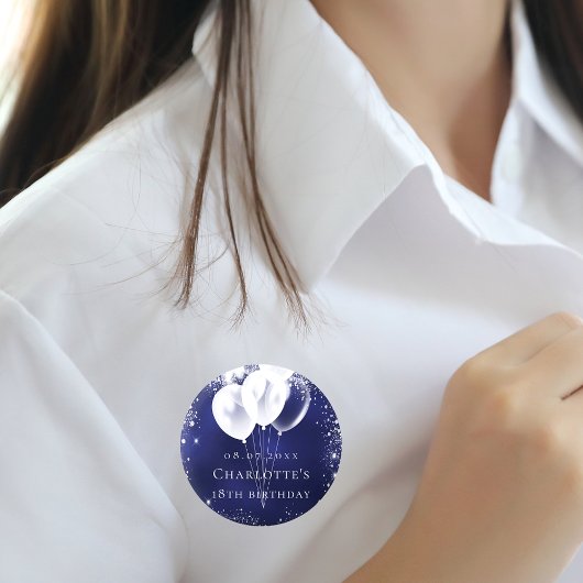 Birthday marineblauw zilverglitter ballonnaamlabel ronde button 5,7 cm