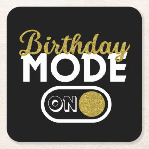 Birthday-modus aan kartonnen onderzetters