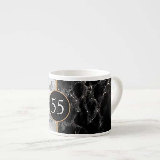 Birthday Mok zwarte witte marmer - uw jaartal (Voorkant rechts)