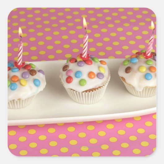 Birthday-muffins met ijsvorming, sproeiers en spro vierkante sticker (Voorkant)
