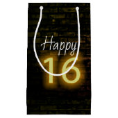 Birthday Neon 16 Sign on Brick Klein Cadeauzakje (Voorkant)