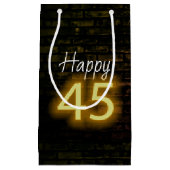 Birthday Neon 45 Sign on Brick Klein Cadeauzakje (Voorkant)