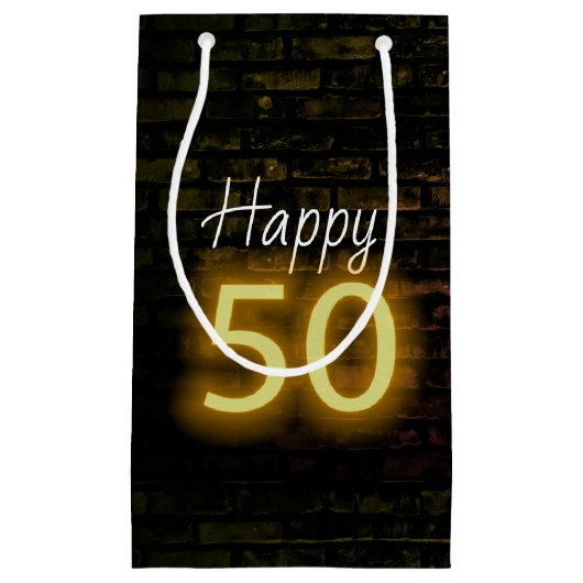 Birthday Neon 50 Sign on Brick Klein Cadeauzakje (Voorkant)