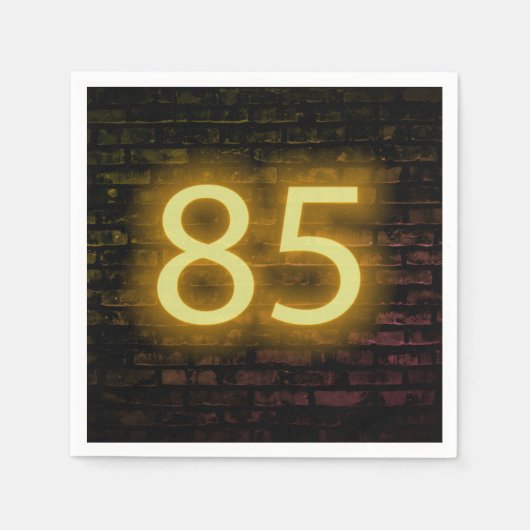 Birthday Neon 85 Sign on Brick Wall Servet (Voorkant)