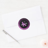 Birthday paarse roze glitter monogram luxe ronde sticker (Envelop)