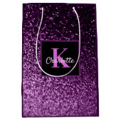 Birthday paarse roze glitter monogram medium cadeauzakje (Voorkant)